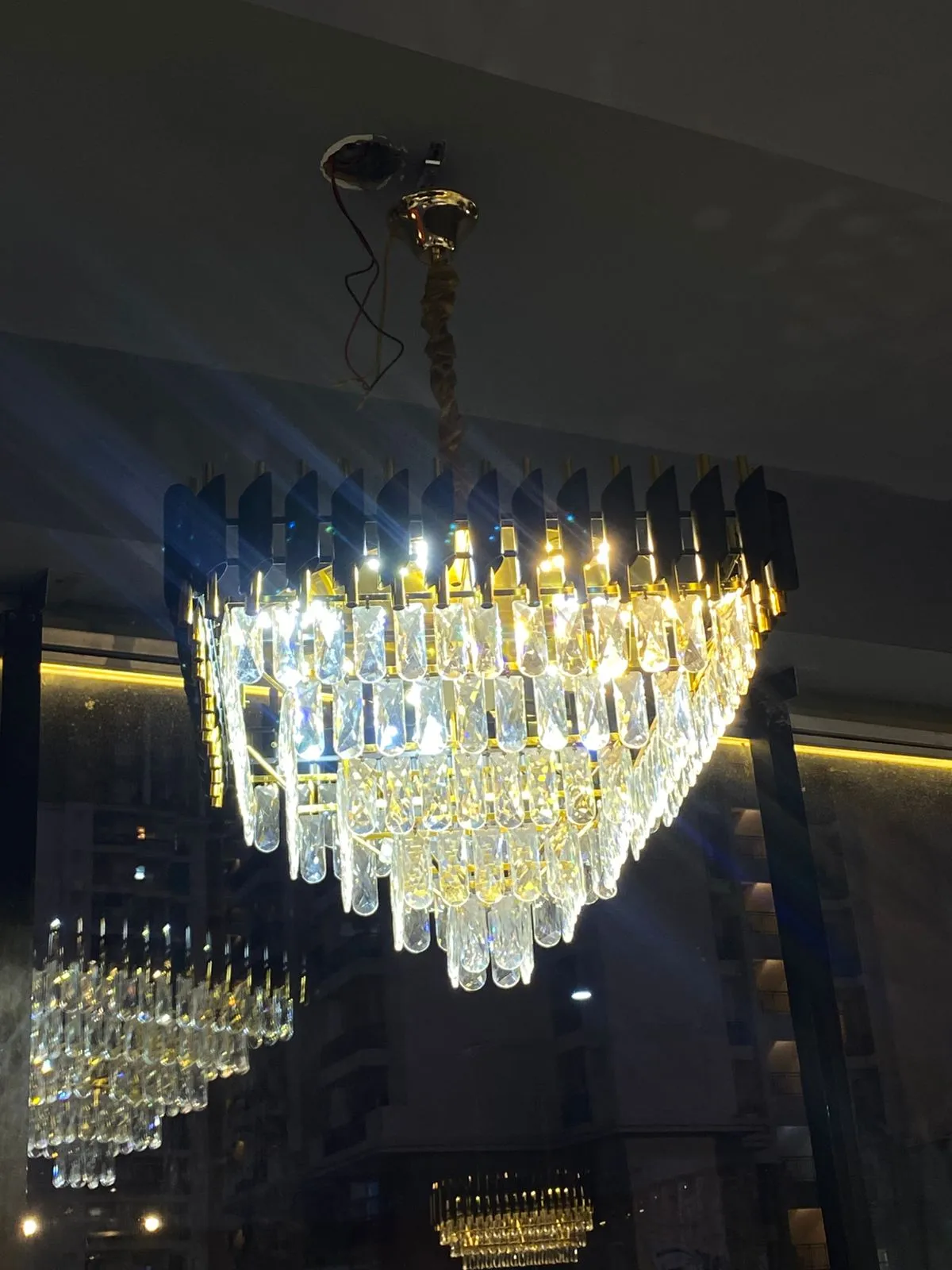 Black Mamba Round Chandelier with Remote Control in 3 colors (White, Warm White, Yellow)