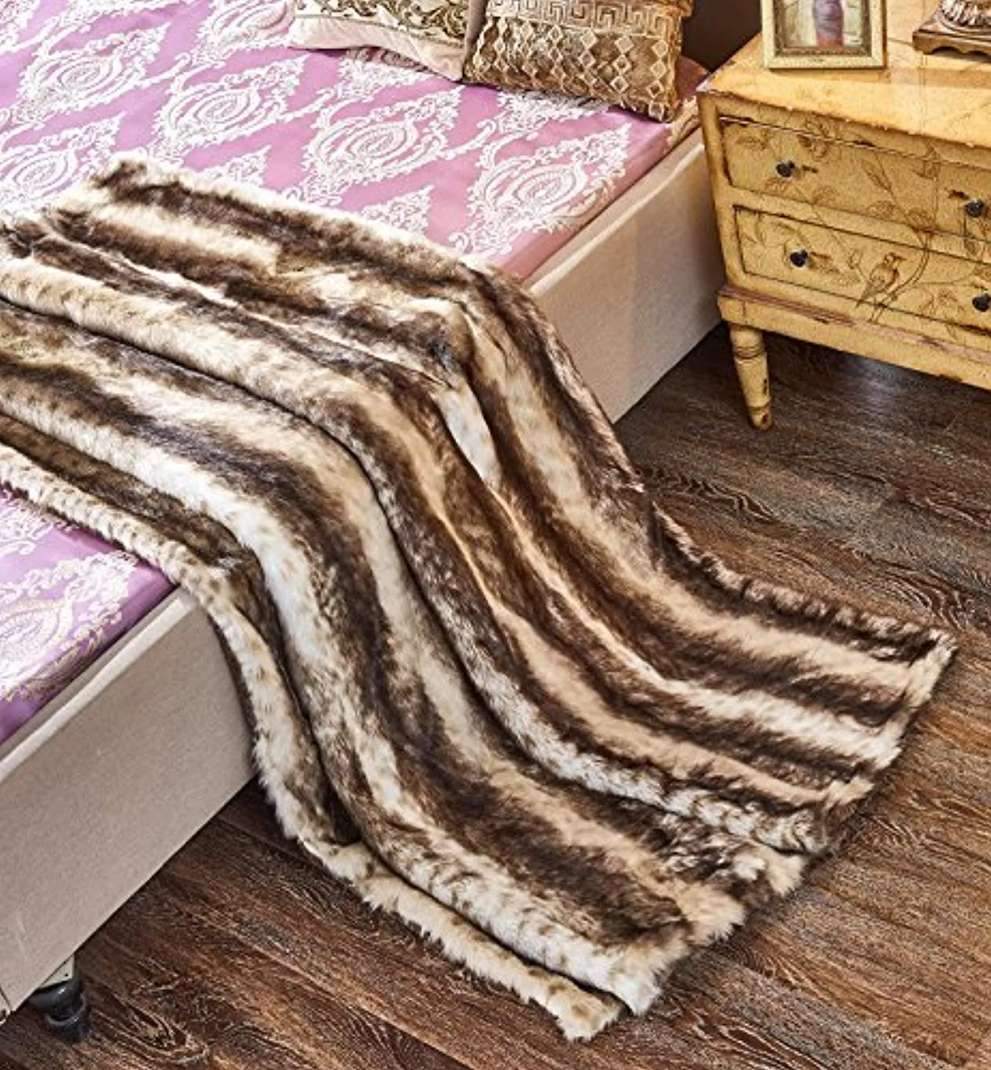 Faux Fur Throw, Fur Blankets Super Soft  60"x70