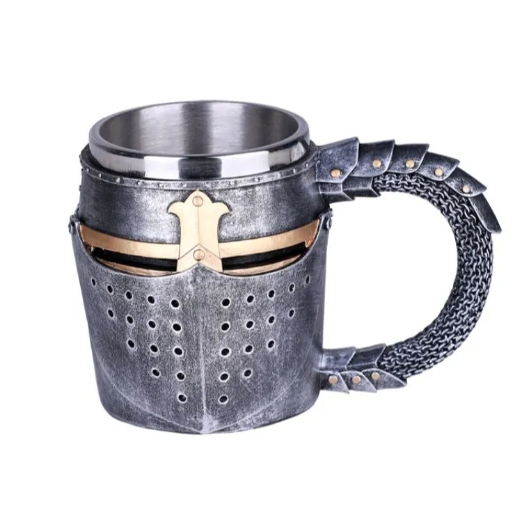 KNIGHT HELMET MUG C/18